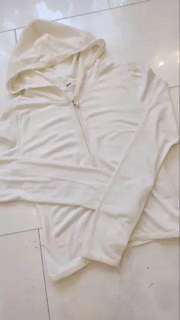 Rena 후드 부착 화이트 후드티 34