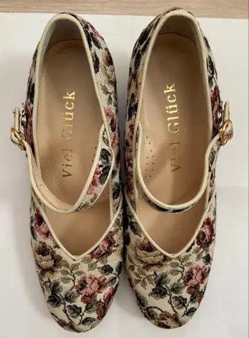 새상품 필 그리클럭 꽃무늬 패브릭 소재 펌프스