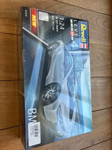 Revell BMW i8 1:24 모델 키트