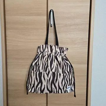 새상품급! Drifter 토트백 제브라 패턴