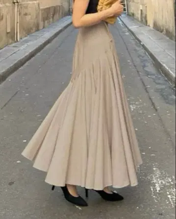 [ 완판템 ] JENNE 스파이럴 머메이드 스커트 S 베이지