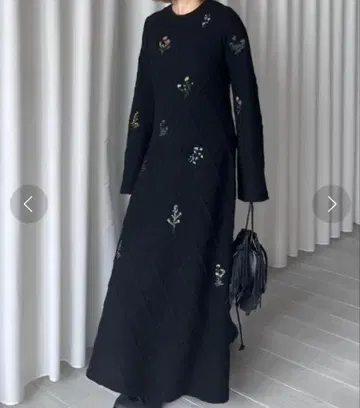 AMERI FLOWER EMBROIDERY DRESS 블랙 M 사이즈