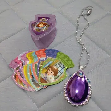 아발로의 말하는 펜던트