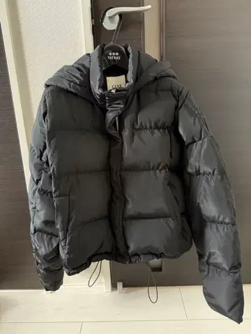 GYDA 블랙 숏 다운 자켓 후드 부착