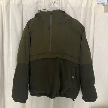 올리브 그린 다운 자켓 후드 부착