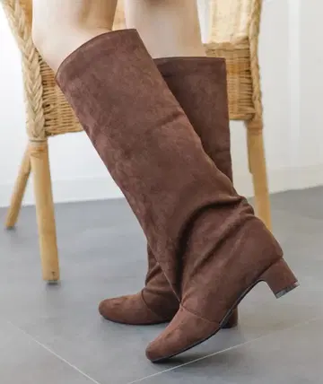 브라운 스웨이드 슬림핏 부츠