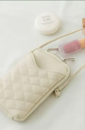 RODESKO 스마트폰 숄더백 퀼팅 아이보리