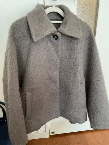 VIS [아우터 총선거 1위] 빅 칼라 모몽가 샤기 숏코트