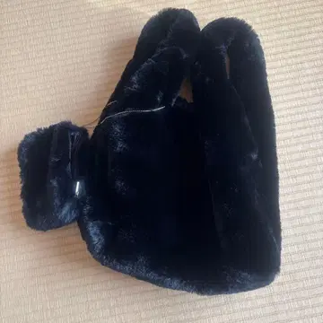 퍼 파우치형 핸드백