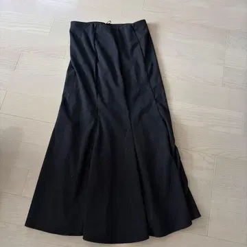 GU 블랙 헤링본 플레어 스커트