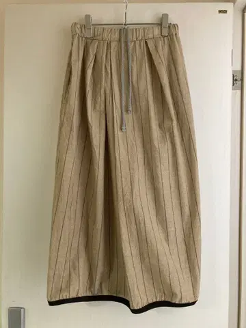 sneeuw 스뉴 스트라이프 패턴 베이지 롱 스커트