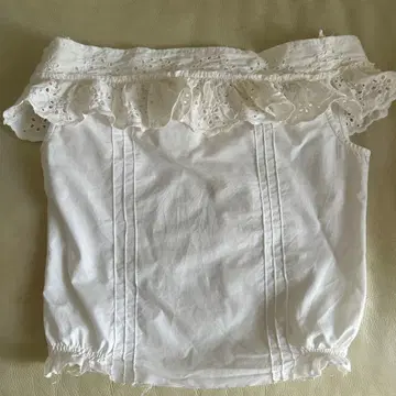 오프숄더 프릴 화이트 상의 PATRIZIA PEPE