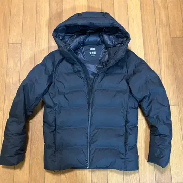 유니클로 심리스 다운 후드티 블랙 S 사이즈