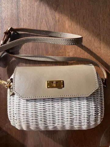 화이트 베이지 바스켓백