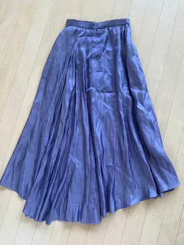 CELFORD 비대칭 헴 새틴 스커트