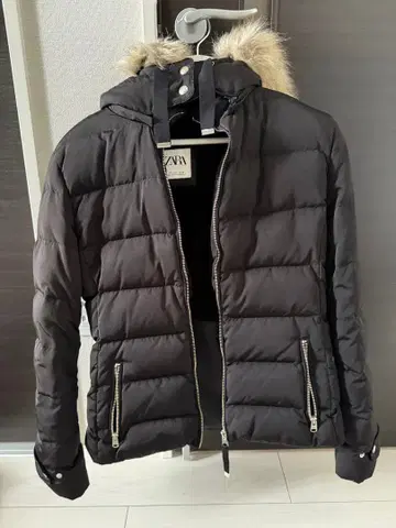 ZARA 퍼 후드 다운 자켓 블랙