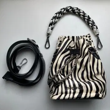 데시구알 미니 복조리백 송치 제브라 패턴 숄더백