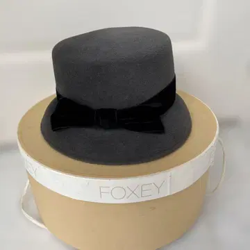FOXEY 그레이 울 햇 벨벳 리본