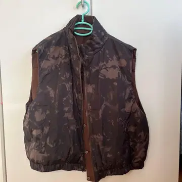 브라운 슬리브리스 다운 베스트