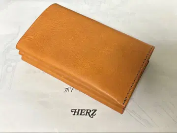 HERZ 밴드 포함 이단 접이식 지갑(GS-16) 앰버