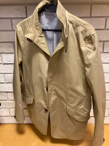 노리즈 베이지 버튼 부착 후드 부착 자켓