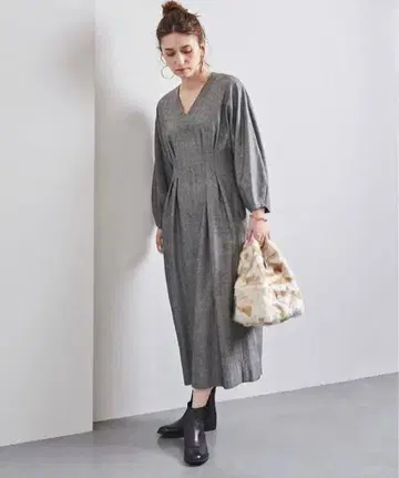 UNITED ARROWS UWCS RY/W V넥 원피스