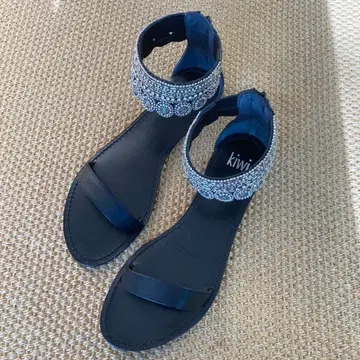 비즈 장식 블랙 샌들 38