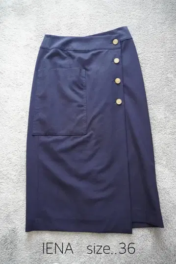 IENA 이에나 네이비 버튼 랩스커트