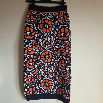 Torico 꽃무늬 자카드 패턴 니트 타이트 스커트 네이비 x 오렌지 M
