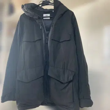 UNIQLO 블랙 다운 자켓 후드 부착