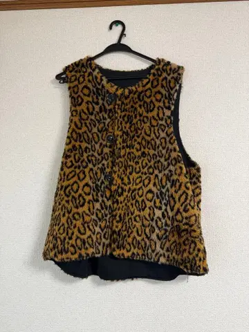 레오파드 무늬 퍼 베스트