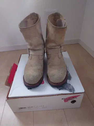 레드윙 엔지니어 부츠 베이지