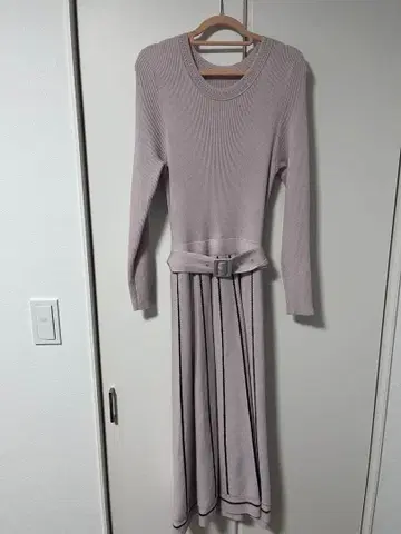 긴팔 니트 원피스 벨트 포함 JUSGLITTY