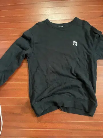 NY 로고 자수 블랙 맨투맨