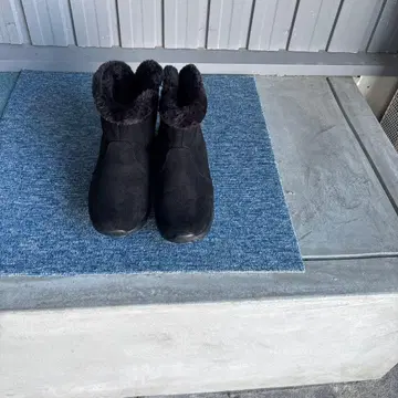 블랙 스웨이드 퍼 부츠