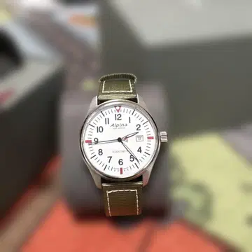 Alpina 아날로그 손목시계 화이트 다이얼