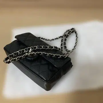 새상품 - 블랙 퀼팅 숄더백