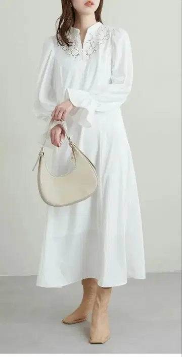 natural couture 자수 포함 화이트 롱 원피스