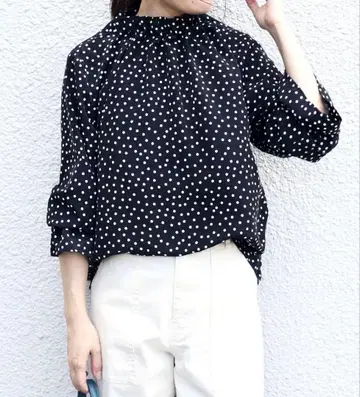 ships 쉽스 넥 개더 도트 블라우스