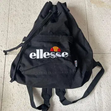 ellesse 블랙 백팩 EB7004