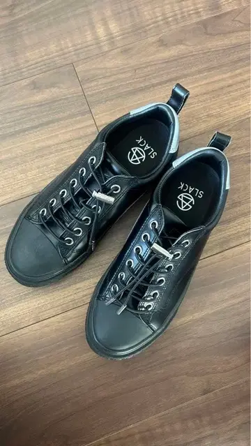 SLACK 블랙 스니커즈