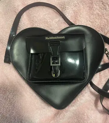 Dr.Martens 하트 숄더백