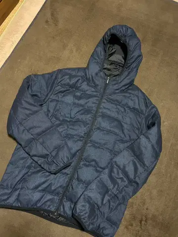 네이비 후드 부착 다운 자켓