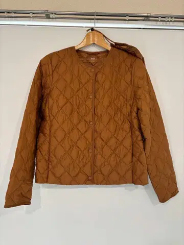 유니클로/울트라 라이트 다운/카멜/M 사이즈/주머니 포함