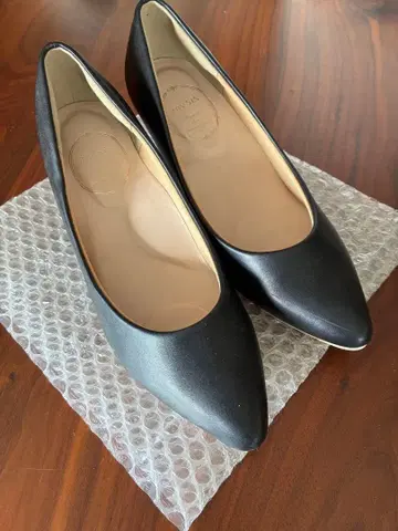 2회 사용 anysis 펌프스 M 사이즈 23cm