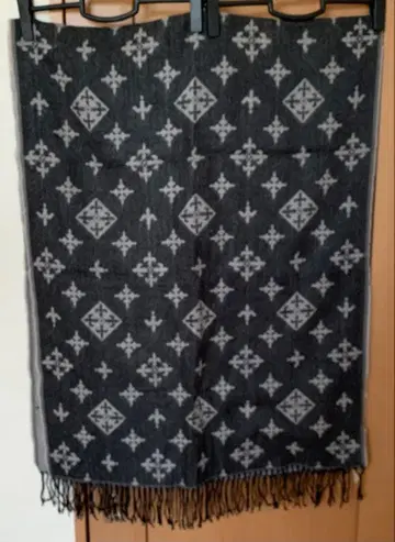 데일리 러셋 프린지 달린 무늬 스톨 블랙 그레이