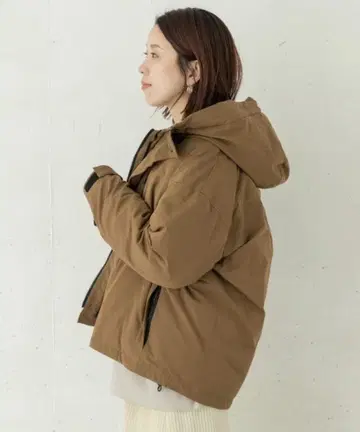 어반 리서치 써니 라벨 후디 다운 자켓 // 브라운