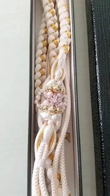 허리띠 화려한 비즈 장식 포함