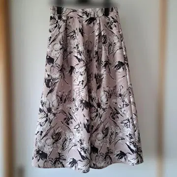 쿠튀르 브로치 스커트