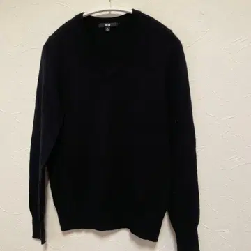 캐시미어 100% 블랙 V넥 니트 M 사이즈